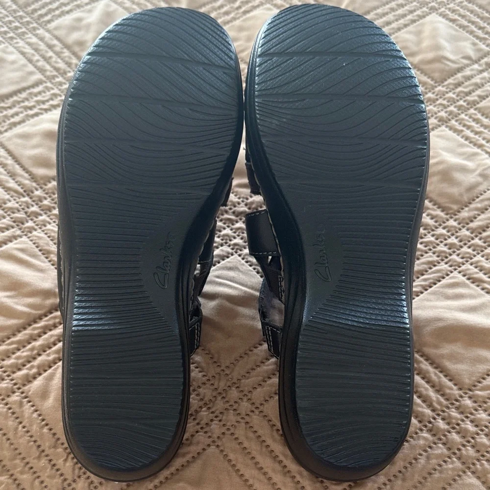 Clarks Women's Black and Brown Sandals - Picture 6 of 9